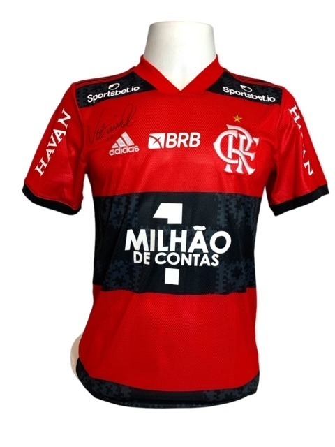 Camisa Flamengo 2021 autografada pelo jogador Vitinho (jogo)