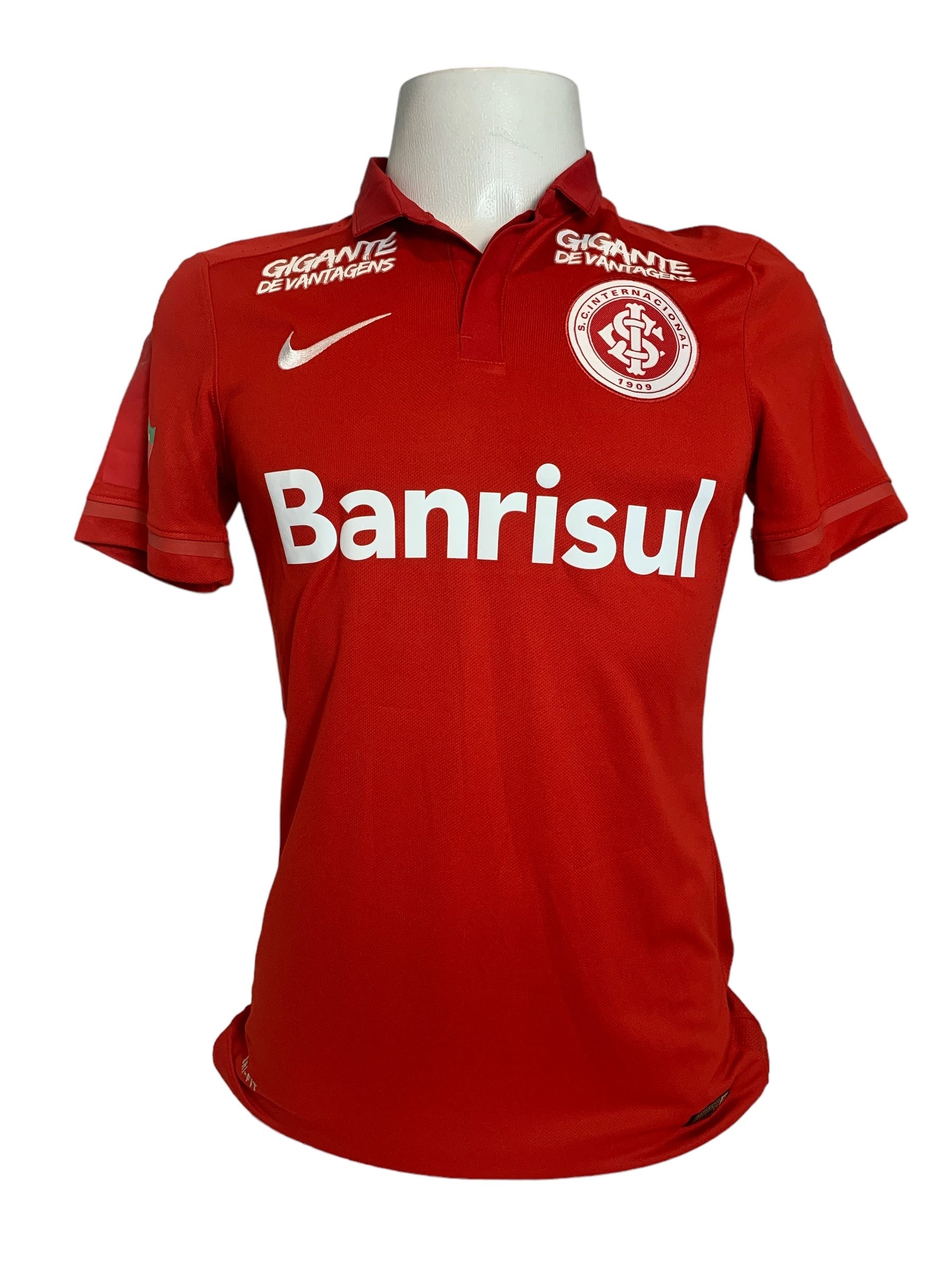 Camisa Internacional 2015 autografada pelo jogador Sasha