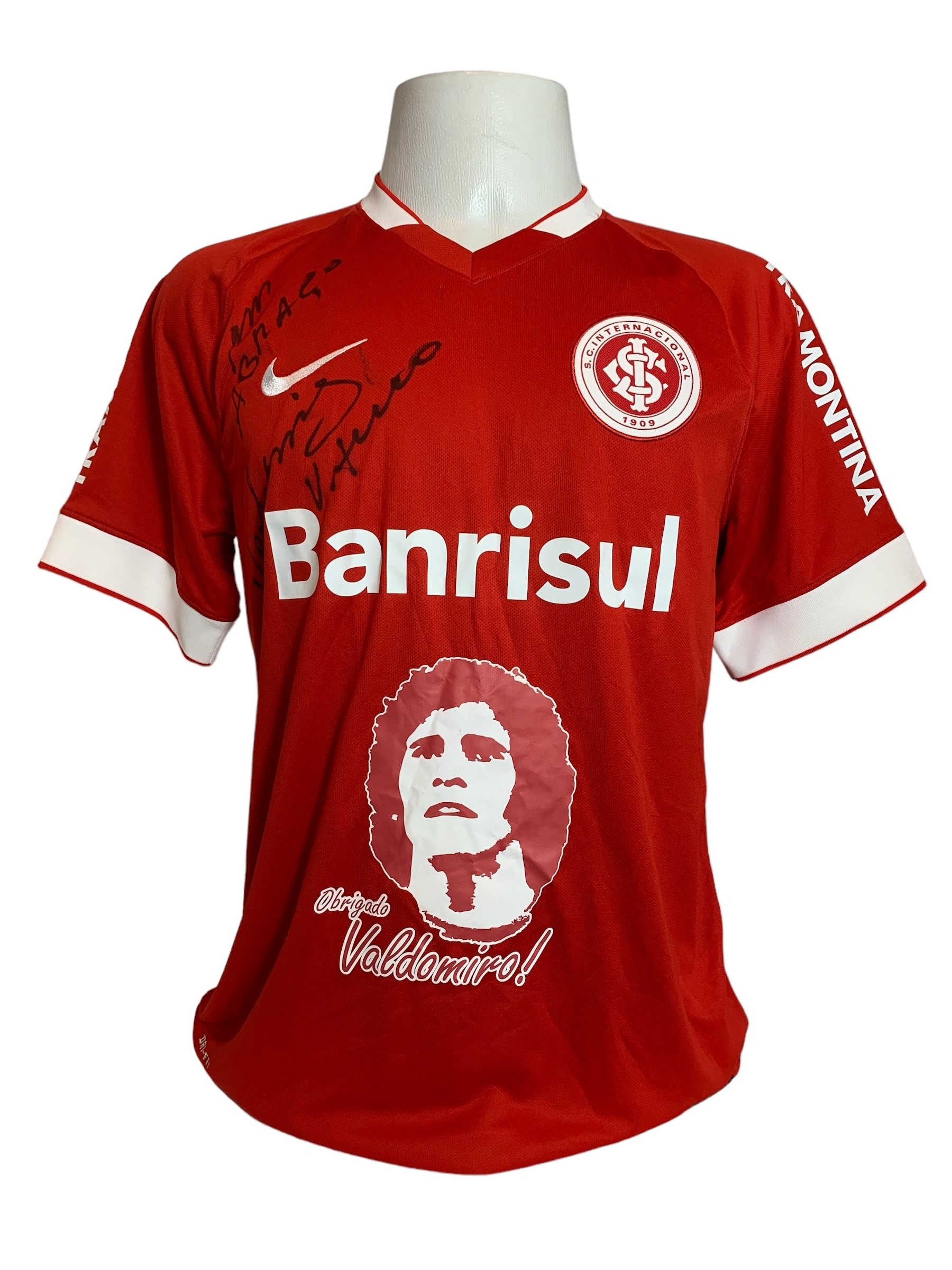 Camisa Internacional 2014 em homenagem ao jogador Valdomiro