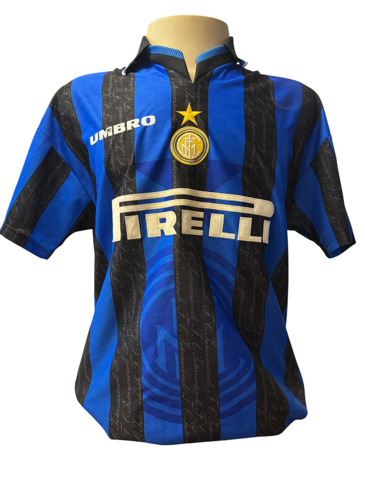 Camisa Inter de Milão 1997 autografada pelo jogador  Ronaldo Fenômeno
